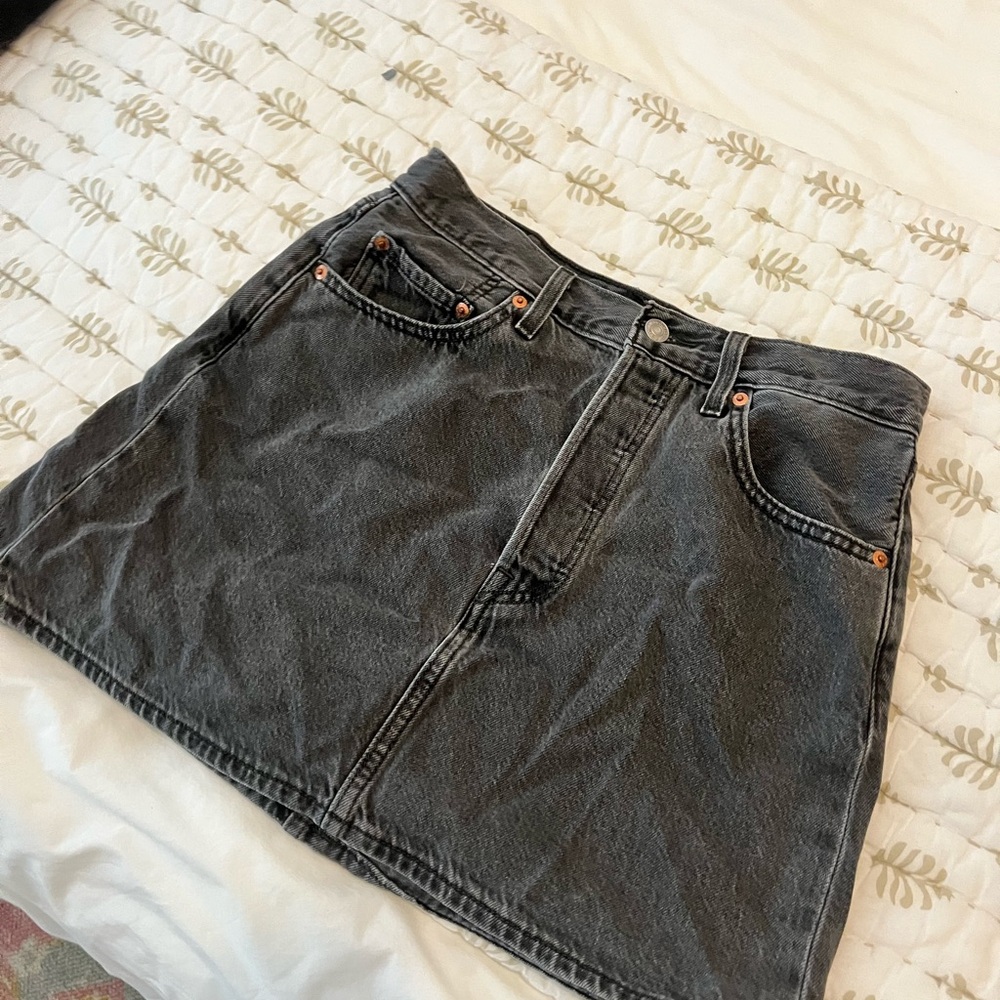 Levi’s Ribcage Black Denim Skirt